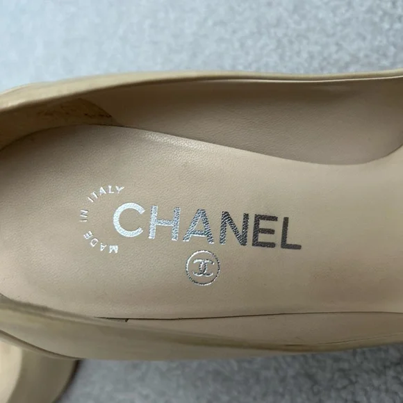 ❗️SOLD❗️ CHANEL Beige And Black Goatskin Cap Toe Heels CC Size 37 US 7 Pumps - Picture 9 of 14